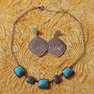 ***SALE**** SILVER EARRINGS/NECKLACE SET